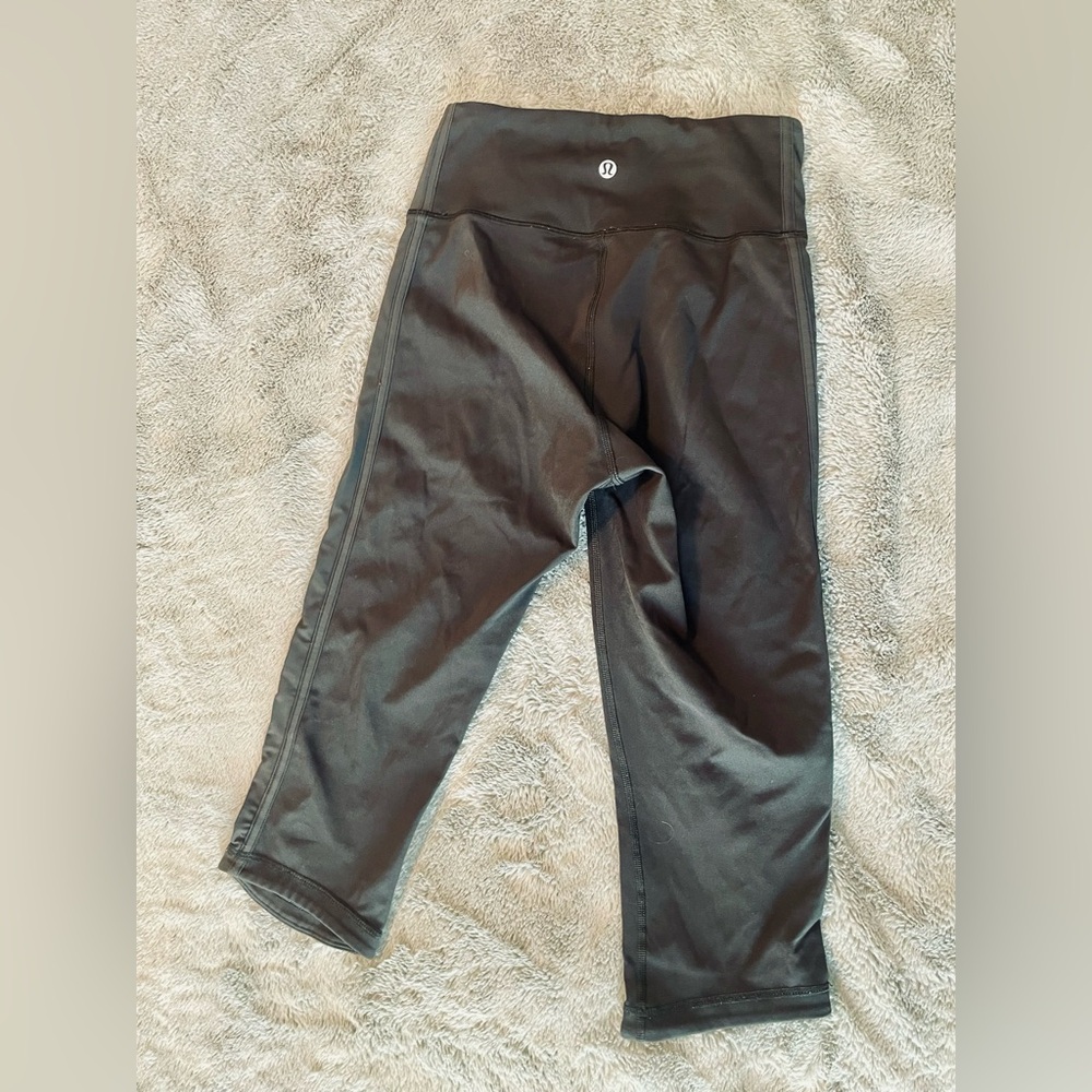 Lulu Lemon black capri leggings, size 4